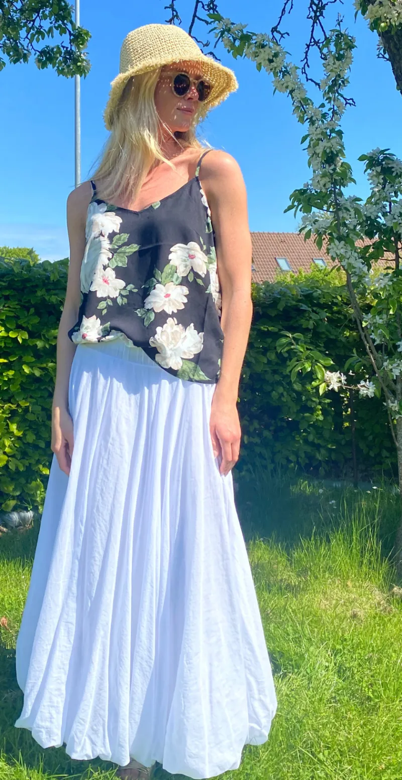 Joella stroptop black roses