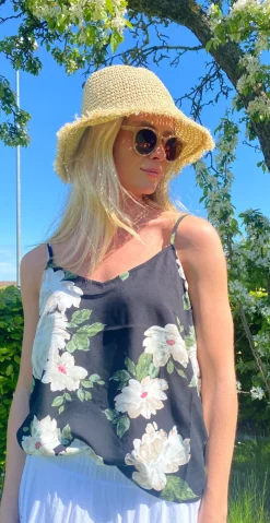 Joella stroptop black roses