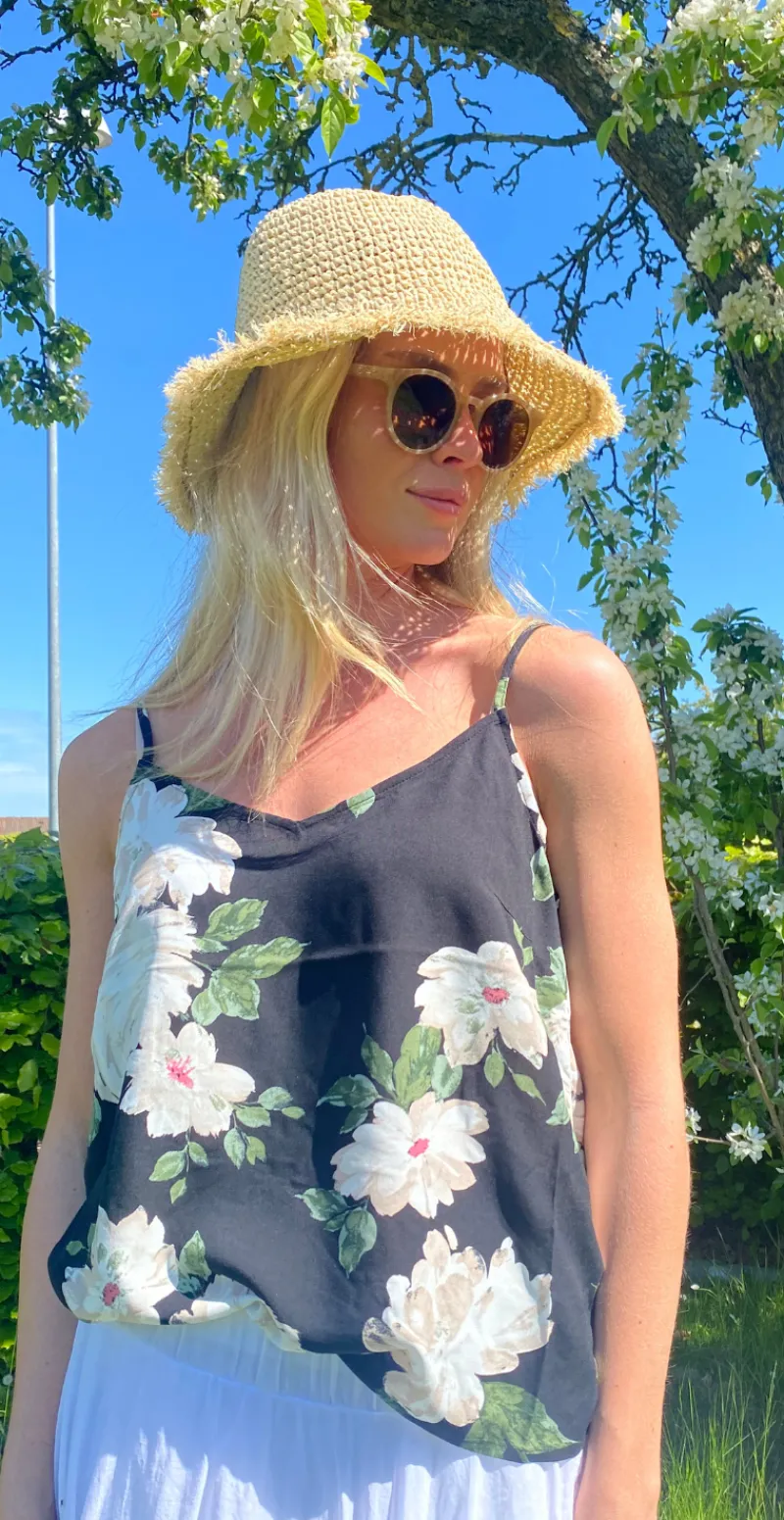 Joella stroptop black roses