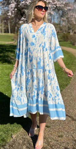 Kammy kjole med malerisk mønster lysblå LikeLondon