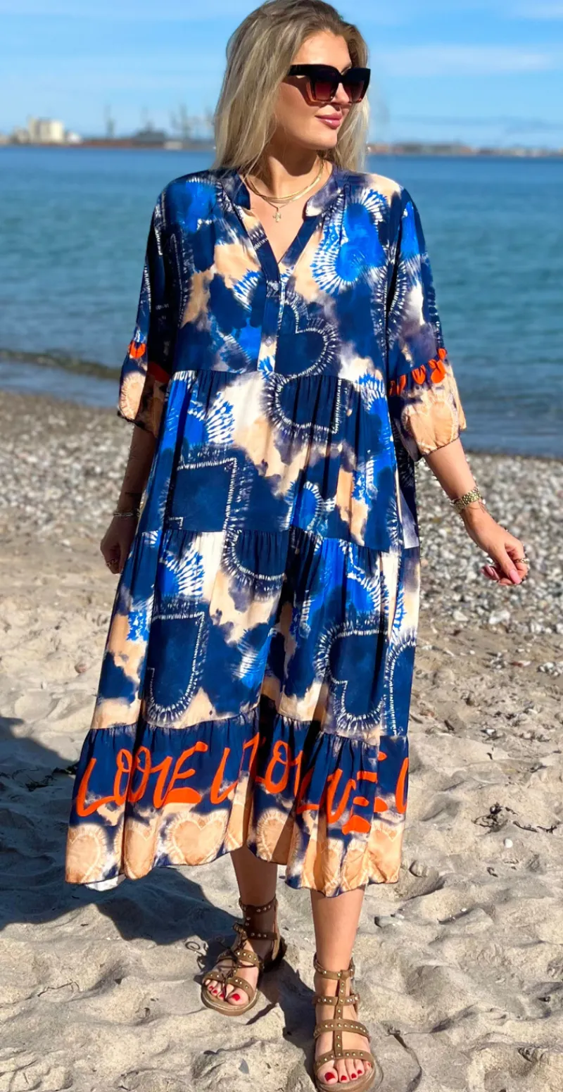 Kammy kjole med tie dye navy LikeLondon