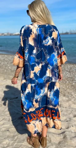 Kammy kjole med tie dye navy LikeLondon