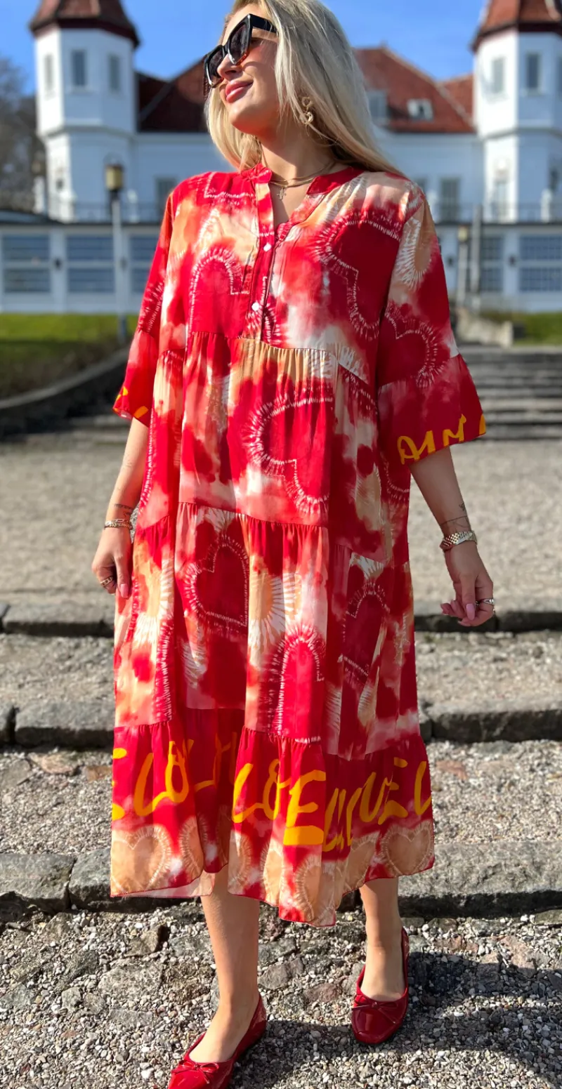 Kammy kjole med tie dye rød LikeLondon