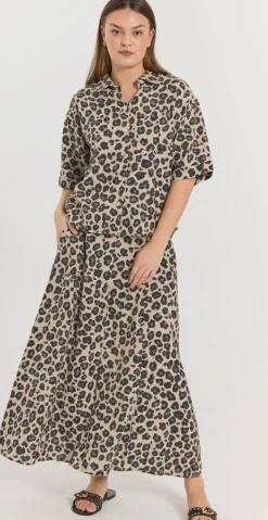 Lavisco hørnederdel med leopardprint sand melange w. black