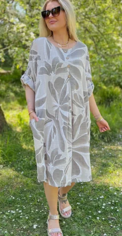 Lian kjole med print, træknapper og lommer beige LikeLondon