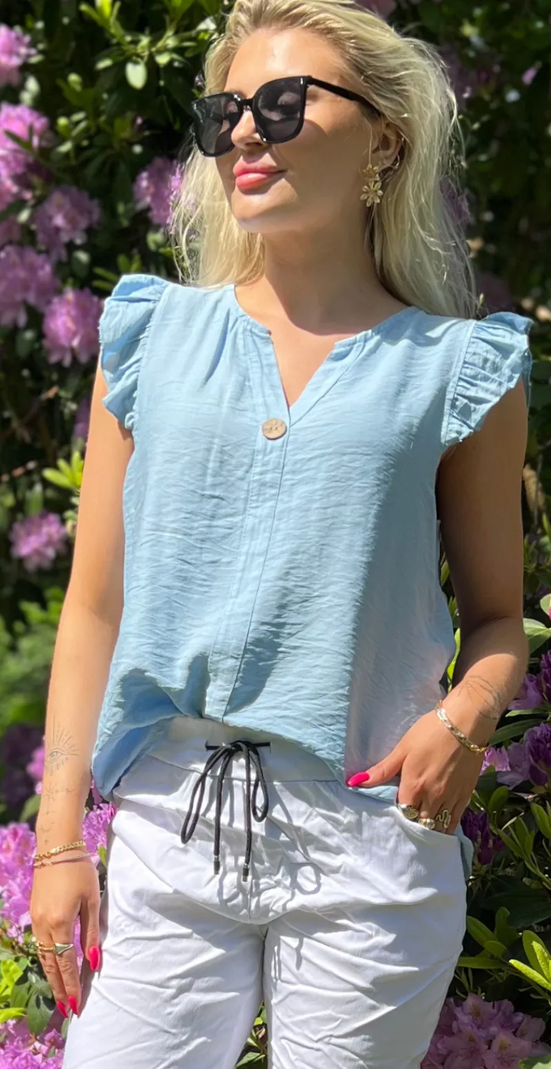 Lotus bluse med flæse detaljer lysblå LikeLondon