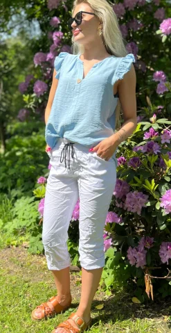 Lotus bluse med flæse detaljer lysblå LikeLondon