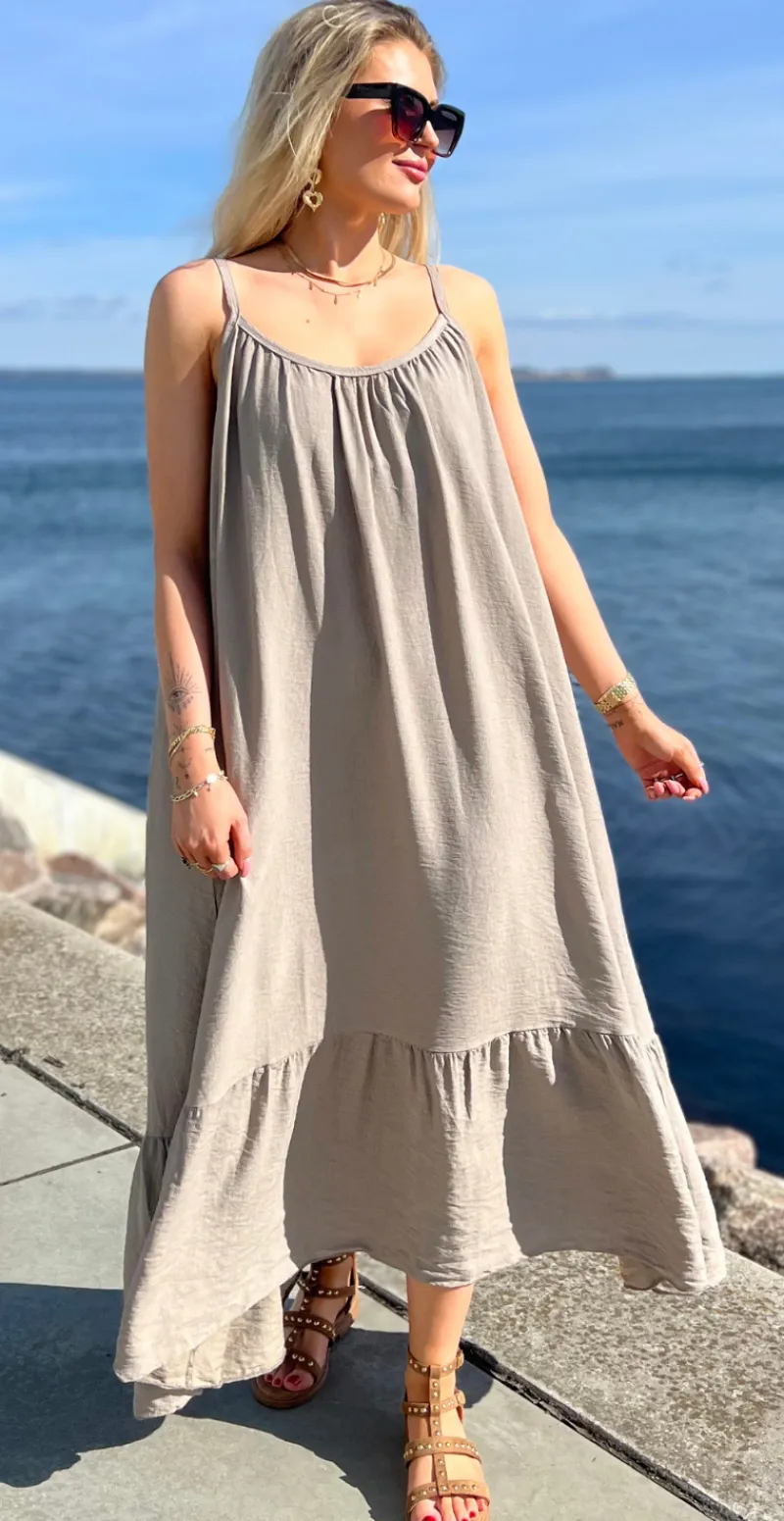 Lydia stropkjole med peplum mocca LikeLondon