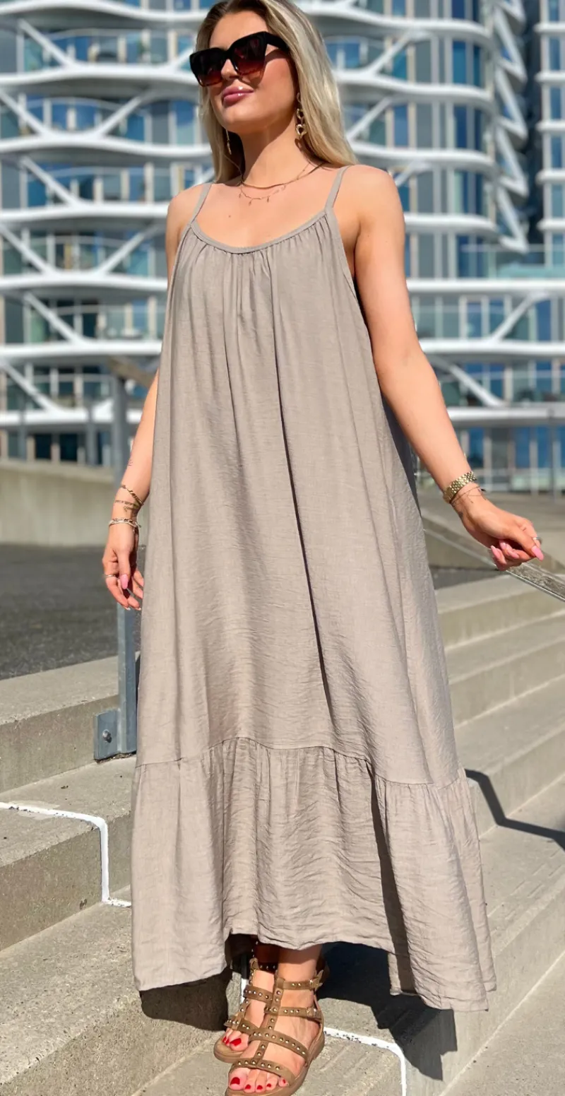 Lydia stropkjole med peplum mocca LikeLondon