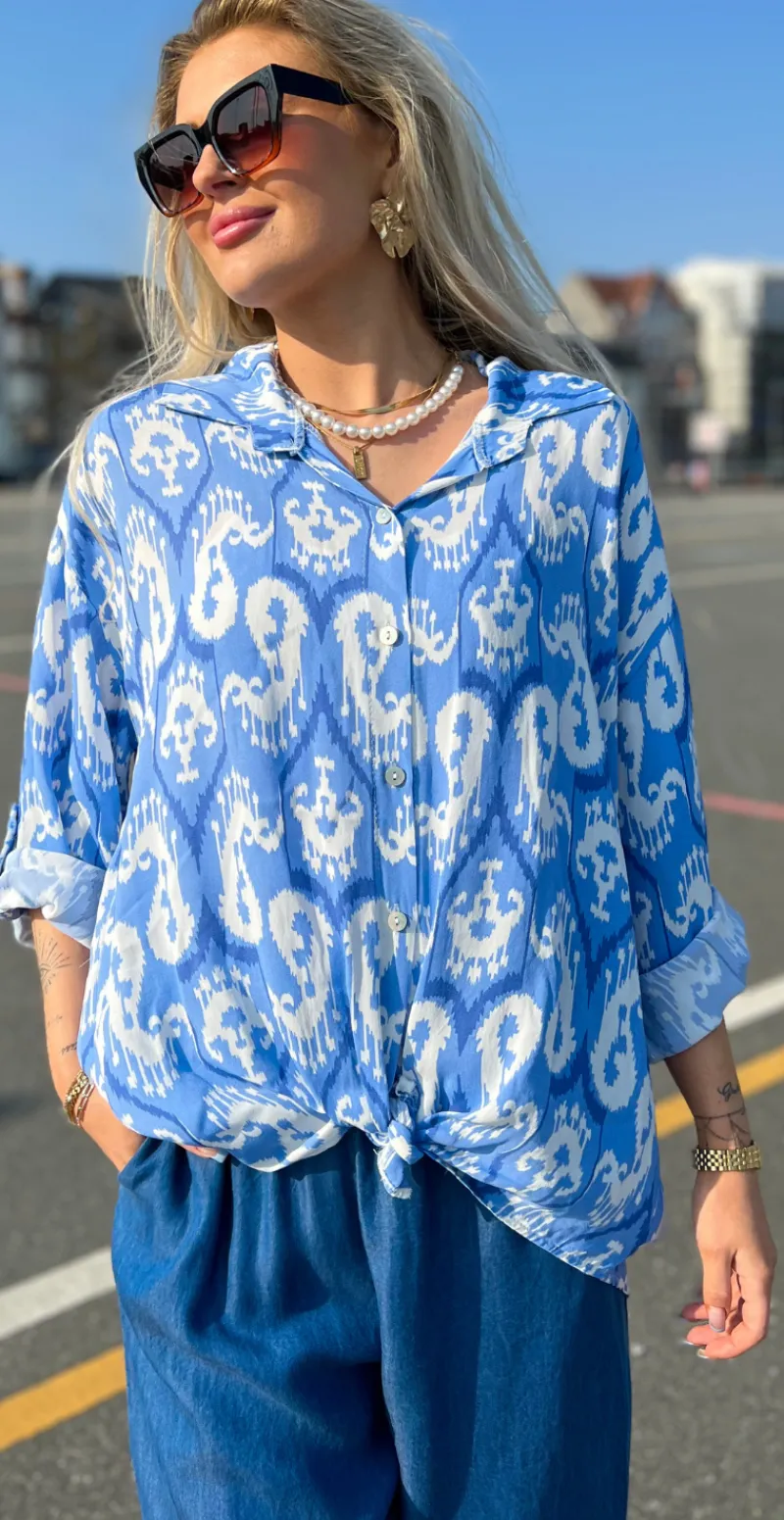 Mae skjortebluse med mønster blå LikeLondon