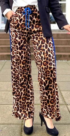 Marina bukser med leoprint og stribe langs siden blå LikeLondon