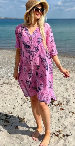 Marissa kjole med træknap og print af muslingeskaller pink LikeLondon