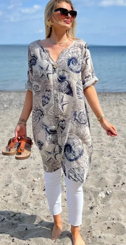Marissa kjole med træknap og print af muslingeskaller beige LikeLondon