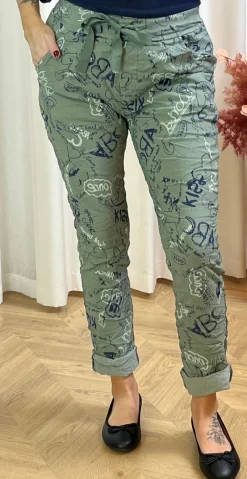 Mavis bukser med skrift khaki LikeLondon