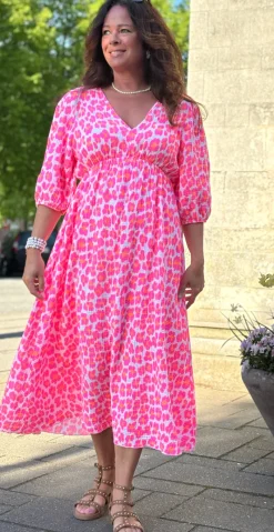Maya kjole med v-hals og leopardprint pink LikeLondon