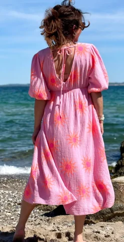 Maya kjole med v-hals og sole rosa LikeLondon