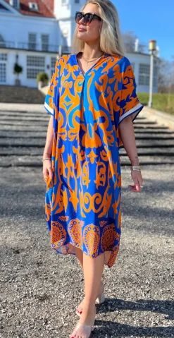 Melia kjole med mønster royalblue/orange LikeLondon