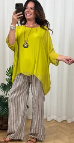Miranda silke bluse i to lag med flagermuseærmer olive LikeLondon