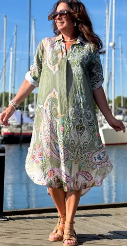 Nataline kjole med krave og paisley khaki LikeLondon