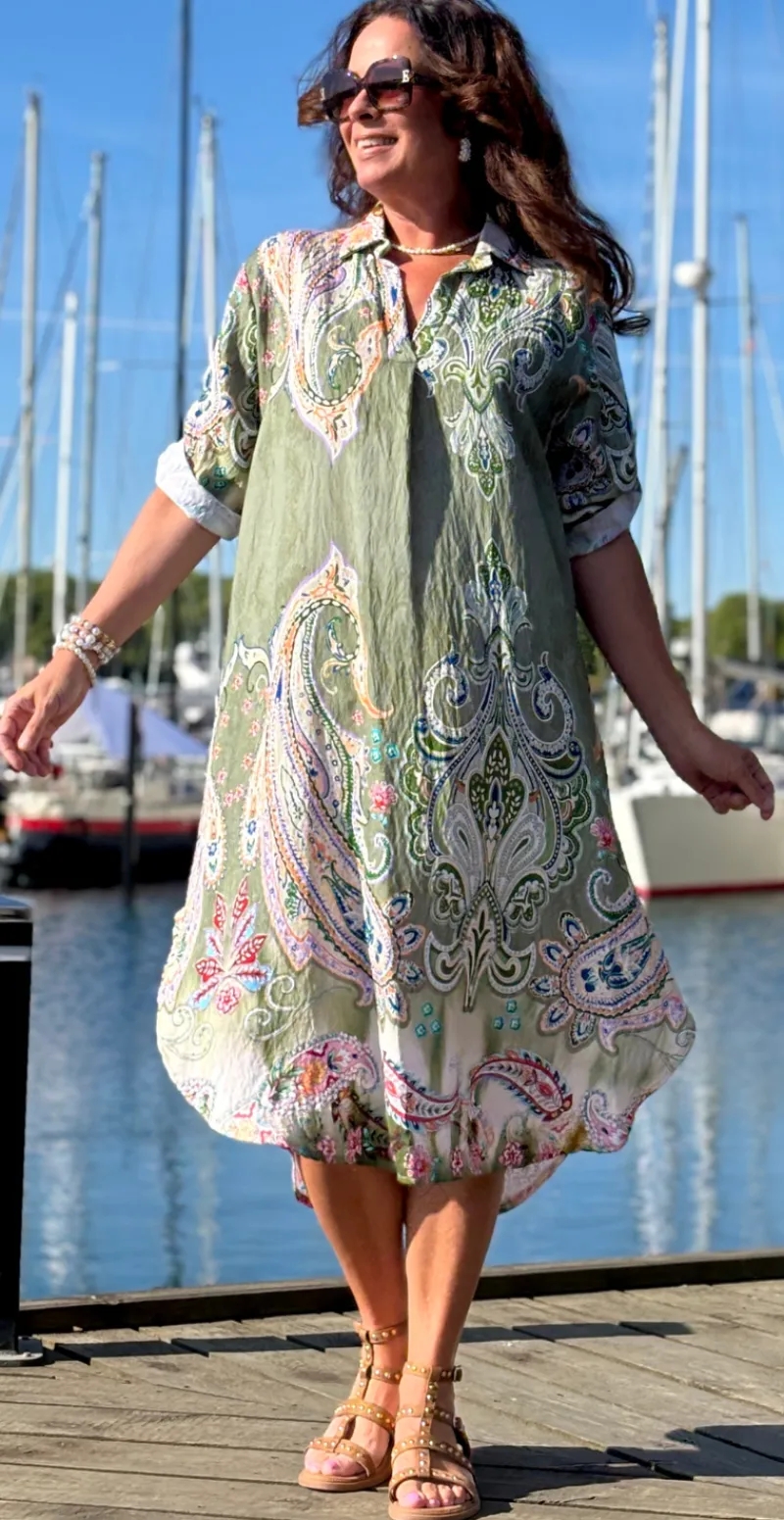 Nataline kjole med krave og paisley khaki LikeLondon
