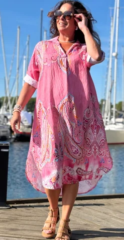 Nataline kjole med krave og paisley pink LikeLondon