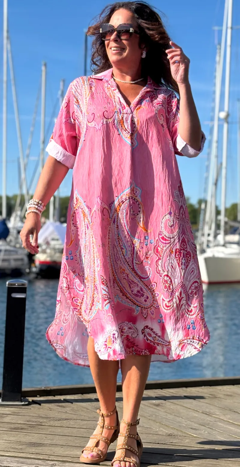 Nataline kjole med krave og paisley pink LikeLondon