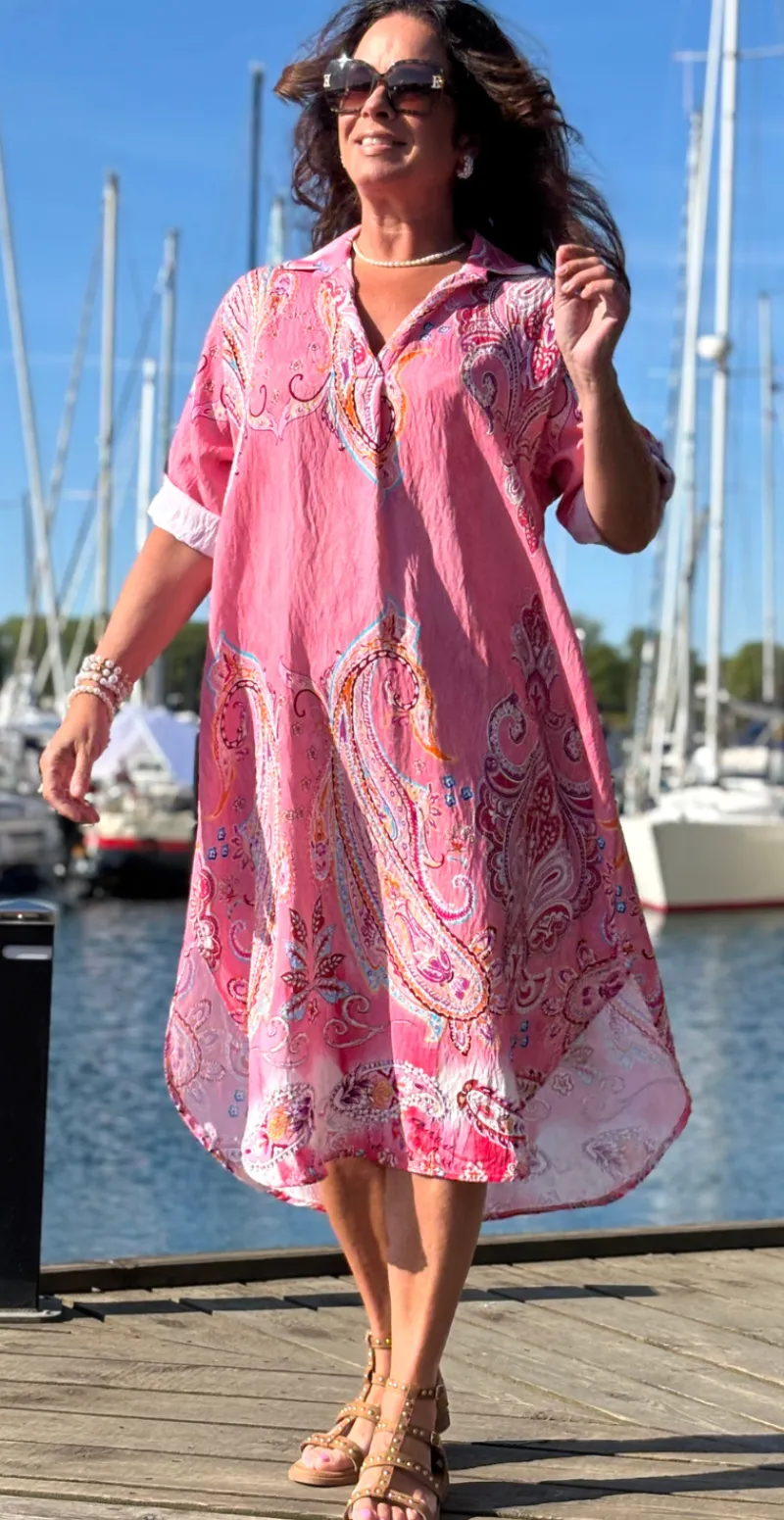 Nataline kjole med krave og paisley pink LikeLondon