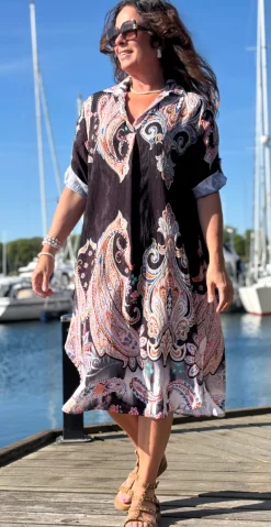 Nataline kjole med krave og paisley sort LikeLondon