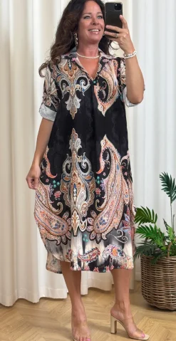 Nataline kjole med krave og paisley sort LikeLondon