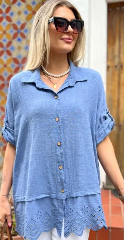 Oda skjortebluse med broderi anglaise denim LikeLondon