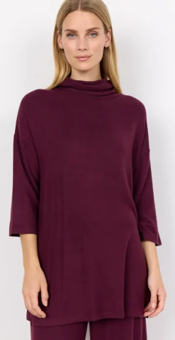 Olivia bluse med høj hals og trekvart ærmer blomme