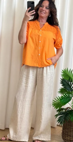 Opal bluse med broderi og knapper orange LikeLondon