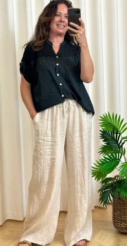 Opal bluse med broderi og knapper sort LikeLondon
