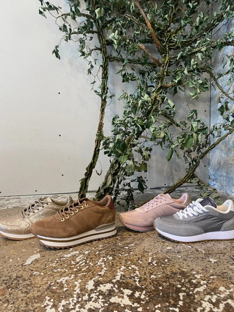 Plateau sneakers i ruskind latte