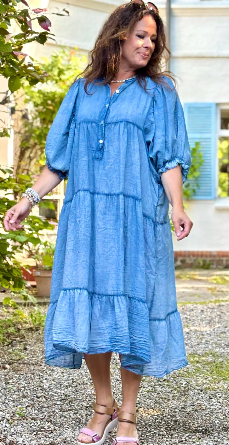 Rae kjole med knapper, peplum og flæsedetaljer denim LikeLondon