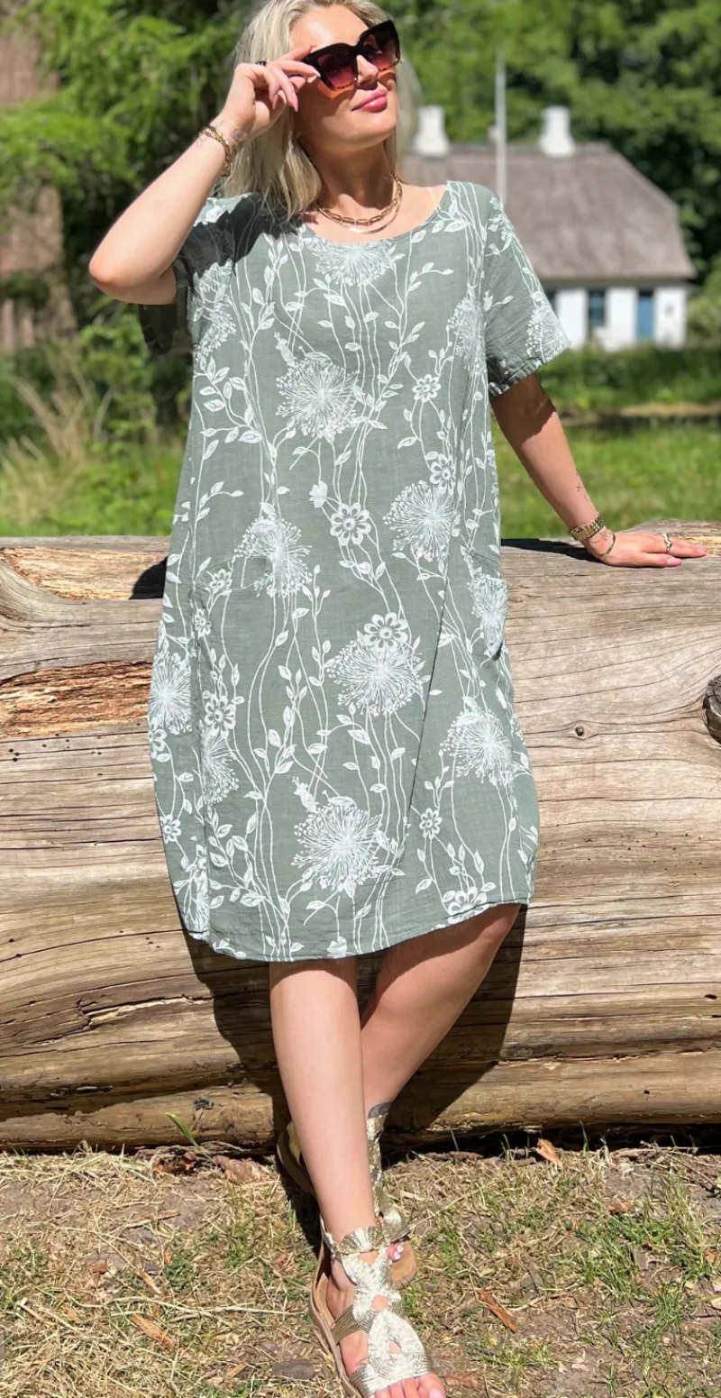 Ragna kjole med blomsterprint og lommer khaki LikeLondon