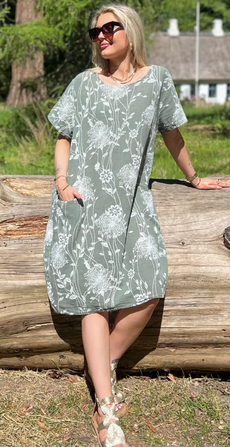 Ragna kjole med blomsterprint og lommer khaki LikeLondon