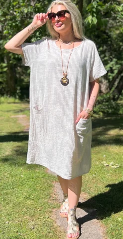Ragna kjole med striber og lommer beige LikeLondon