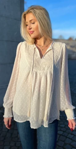 Reva bluse med flotte detaljer moonbeam