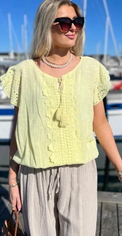 Sabrina bluse med hæklede detaljer gul LikeLondon