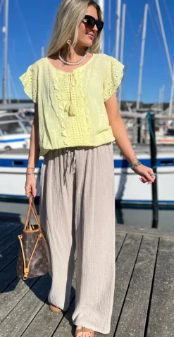Sabrina bluse med hæklede detaljer gul LikeLondon