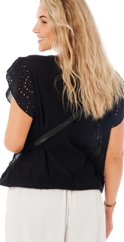 Sabrina bluse med hæklede detaljer sort LikeLondon