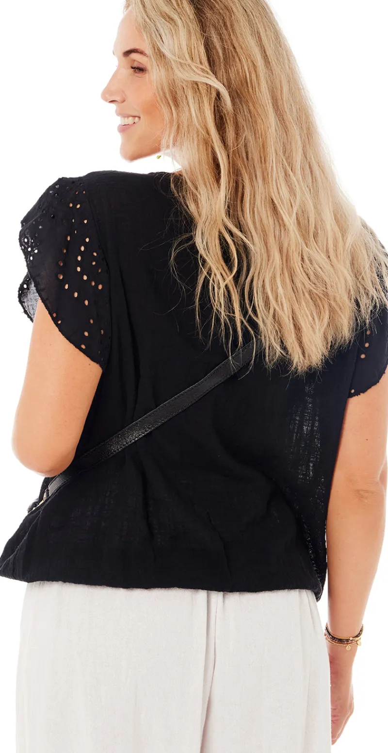 Sabrina bluse med hæklede detaljer sort LikeLondon