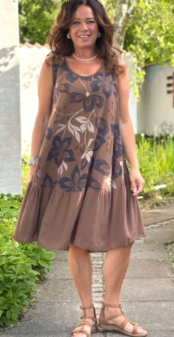 Safira kjole med peplum og blomsterprint brun LikeLondon