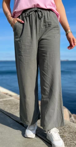 Sally buks med elastik i taljen og lommer khaki Likelondon