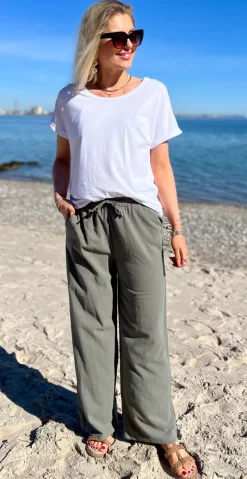 Sally buks med lige ben og lommer khaki Likelondon