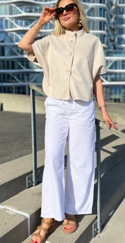 Sherry kort jakke i ruskindslook med korte ærmer beige LikeLondon
