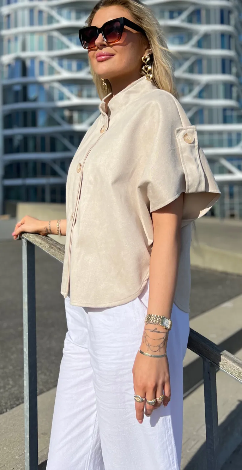 Sherry kort jakke i ruskindslook med korte ærmer beige LikeLondon