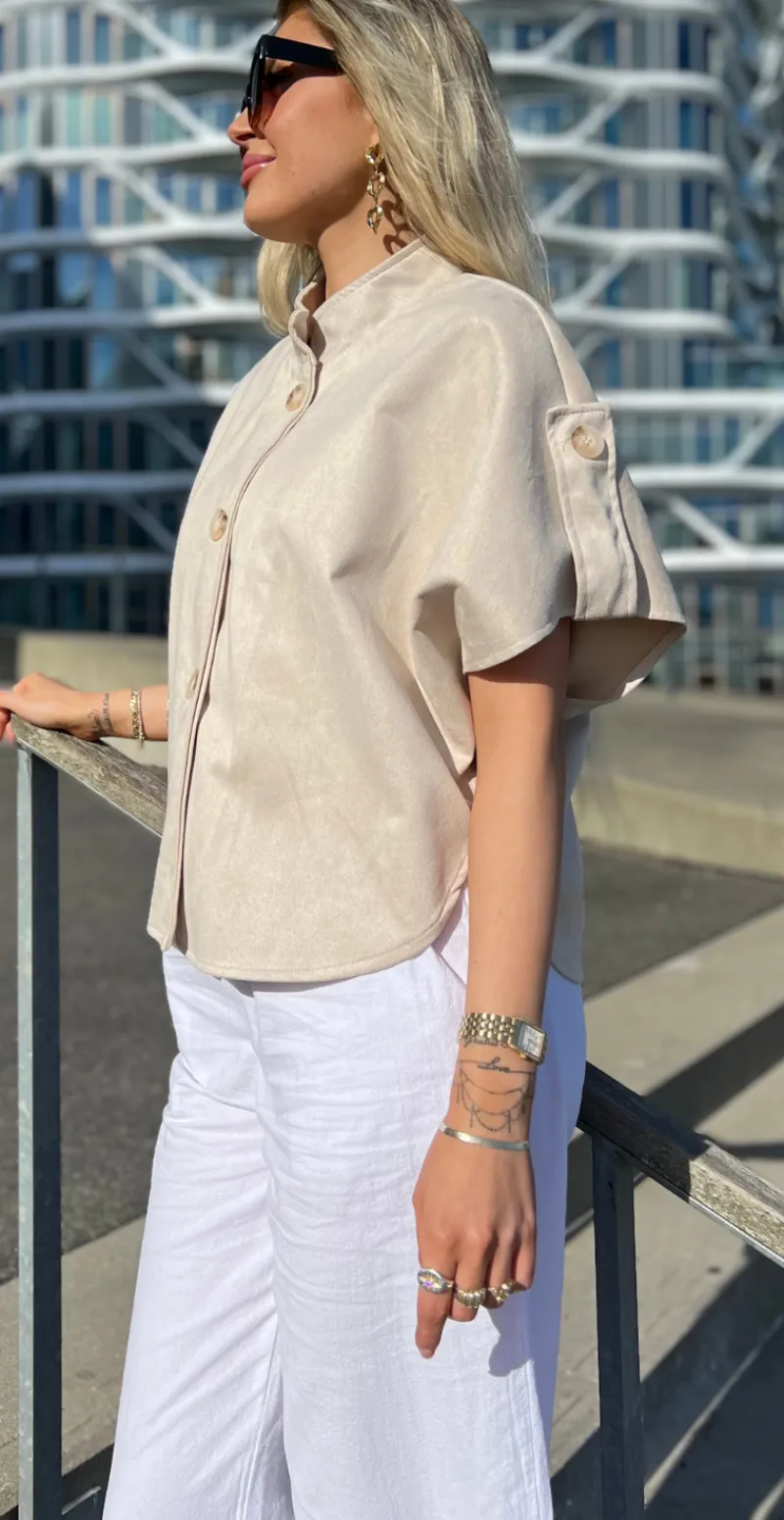 Sherry kort jakke i ruskindslook med korte ærmer beige LikeLondon