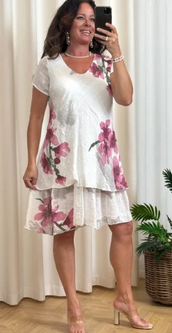 Simone kjole i 2 lag med store blomster hvid LikeLondon